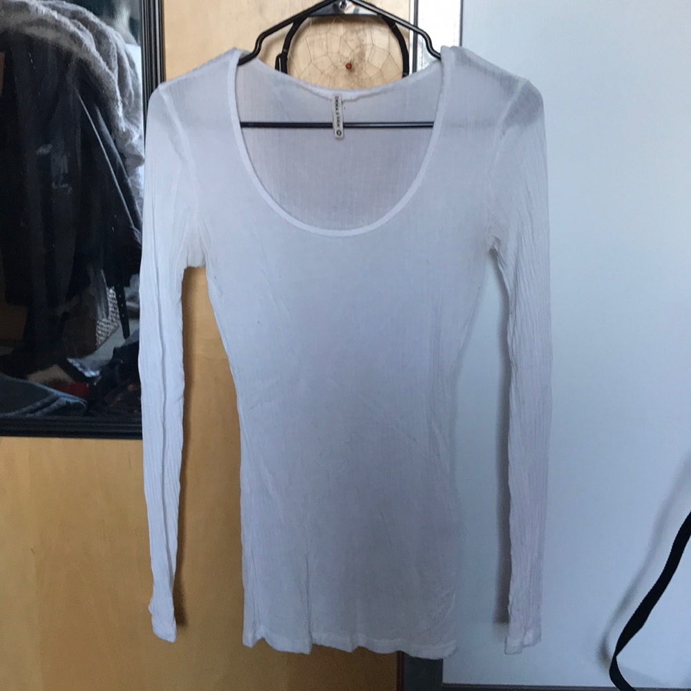 white long sleeve fitted top